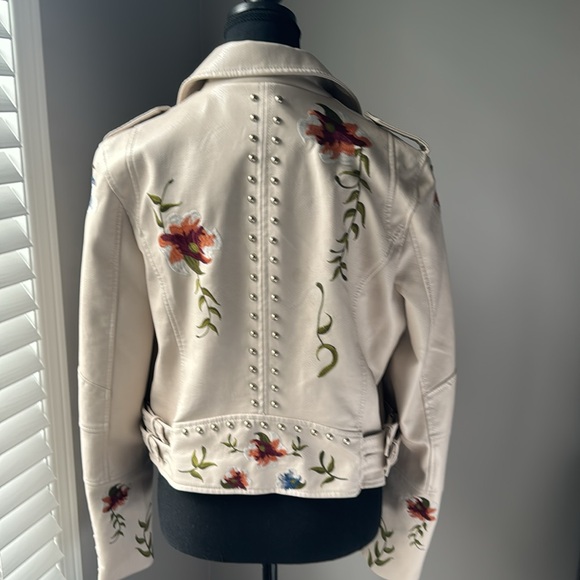 Pleather jacket size L ( tag says XL but it is made small) - Picture 2 of 6